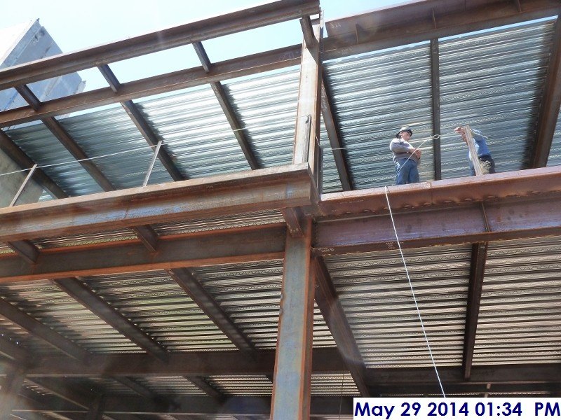 Installing safety cables at Derrick -2 2nd Floor Facing North (800x600)